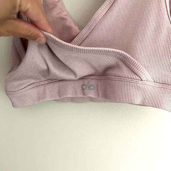 Alo sports bra pink small - Picture 3 of 4
